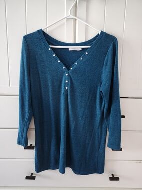 Ricki's Teal V-Neck Long Sleeve Top with Stud Accents Sz M